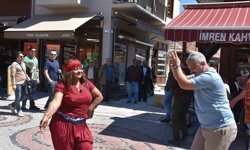 Turistler romanların kakava davetine ortak oldu