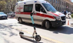 Otomobil scooter'a çarptı