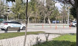 Kaldırılmayan eğitim dubaları trafiği esir aldı