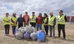 'Bugün temizle, yarın nefes al' sloganıyla doğaya atılan çöpler toplandı