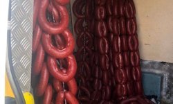 96 kilo kaçak sucuk ele geçirildi