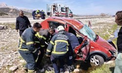 Kontrolden çıkan otomobil şarampole savruldu