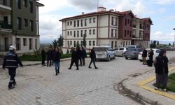 Ev yangınında 3 kişi dumandan etkilendi