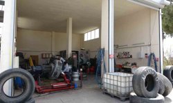 Kamyon lastiği şişirirken patladı: O anlar kamerada