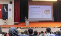 Üniversite adaylarına meslek tanıtım semineri