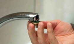 Musluğa takılan küçük aparat, suyu yüzde 70 kurtarıyor