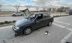 Otomobil park halindeki araca çarparak takla attı