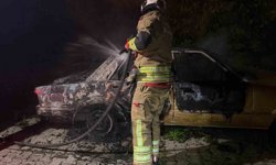 Yanan otomobil kullanılmaz hale geldi