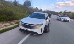 Sürücü karşı şeritten gelen otomobile çarptı