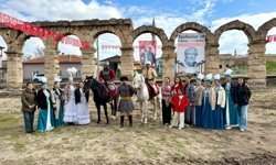 Kazak Heyeti Tarihi Su Kemerlerini gezdi