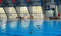 Niğde’de kadınlar sutopu müsabakaları devam ediyor