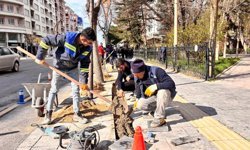Niğde’de bozulan kaldırım onarılıyor