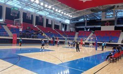 Niğde’de gençler voleybol müsabakaları sürüyor