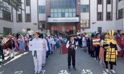 Niğde’de “Dünya Çocukları Defilesi” renkli görüntülere sahne oldu