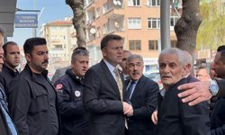 Vali Akmeşe hasarlı binayı yerinde inceledi