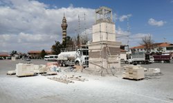 Midyat Belediyesi'nden Şehit Ömer Halisdemir anısına anıt