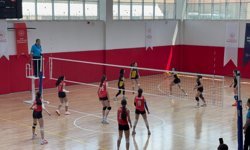 Niğde’de küçük kızlar voleybol grup müsabakaları oynandı