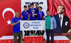19 Mayıs Ortaokulu Dartta Türkiye üçüncüsü oldu