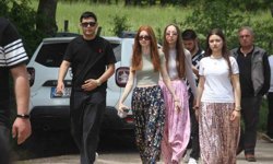 O sokaktan geçenler hayatının aşkını buluyor