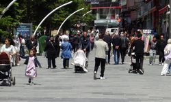 Bayram sessizliği sona erdi, çarşı canlandı