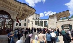Fâtih Sultan Mehmed Han Türbesi'nde yoğunluk oluştu
