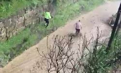 Kavak'ta etkili olan yağışlar yolları dereye çevirdi