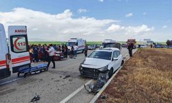 2 otomobil çarpıştı: 5 yaralı