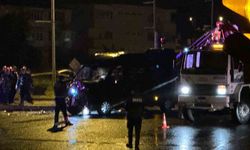 Minibüs ve otomobil çarpıştı: 1 ölü, 10 yaralı