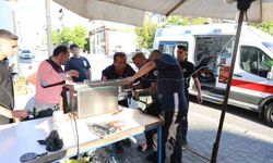 Parmağı kıyma makinesine sıkışan esnafı itfaiye kurtardı