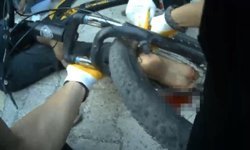 Ayağı bisikletin tekerine sıkışan çocuk ekiplerce kurtarıldı
