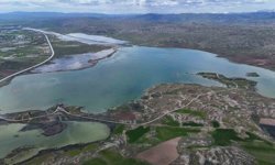 Kar eridi yağmurlar arttı, kentin en büyük gölü taştı