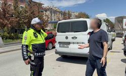 Ters yönden gelen eksik evraklı sürücüden polise ilginç tepki
