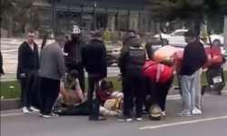 Bor yolunda motosiklet yayaya çarptı: 2 yaralı!