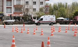 Niğde’de acil sağlık personeline ambulans sürüş güvenliği eğitimi