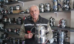 35 yıldır mutfak eşyalarına yeniden hayat veriyor