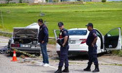 İki otomobil çarpıştı: 2 ölü 7 yaralı