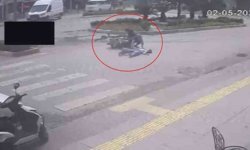 Yaya geçidini kullanan bisiklete motosiklet çarptı