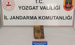 Paha biçilemeyen altın yazma tarihi kitap ele geçirildi
