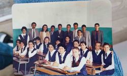 45 yıllık öğretmeni eşinin emeklilik sürprizi gözyaşlarına boğdu