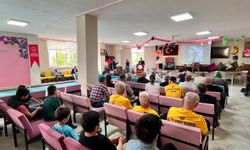 Niğde'de huzurevinde anlamlı babalar günü
