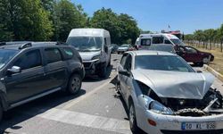 6 araç zincirleme kaza yaptı; 2 yaralı