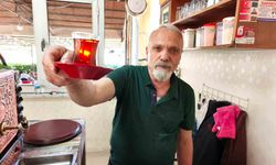 Çay demlerken şiir yazıyor: 40 yıllık çaycı şiirleriyle gönül ısıtıyor
