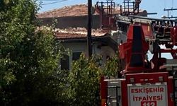 Çocuğun oynadığı ateş evi yaktı