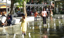 Niğde’de miniklerin serinleme durağı Şadırvan Park oldu