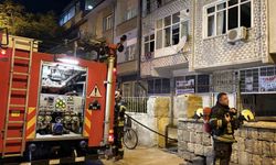 4 katlı binada yangın: Anne ve iki çocuğu dumandan etkilendi