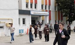 Polis geç kalan adayları sınava yetiştirmek için seferber oldu