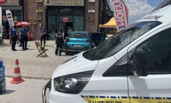 Kafe kurşunlayan şüpheli aracını bırakarak kaçtı