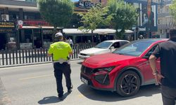 Niğde'de otomobil kamyonete çarptı