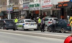 Şahsüleyman Mahallesi’nde iki otomobil çarpıştı