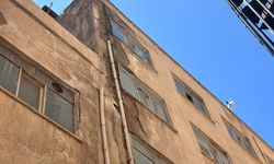 Niğde’de binadan düşen parçalar korkuttu
